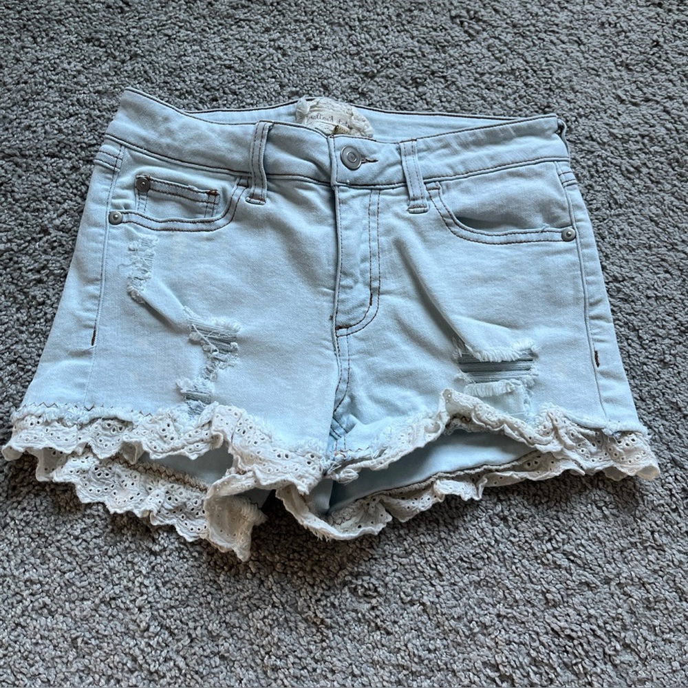 Altar’d State Eyelet Trim Distressed Light Wash Denim Shorts Size 25/1